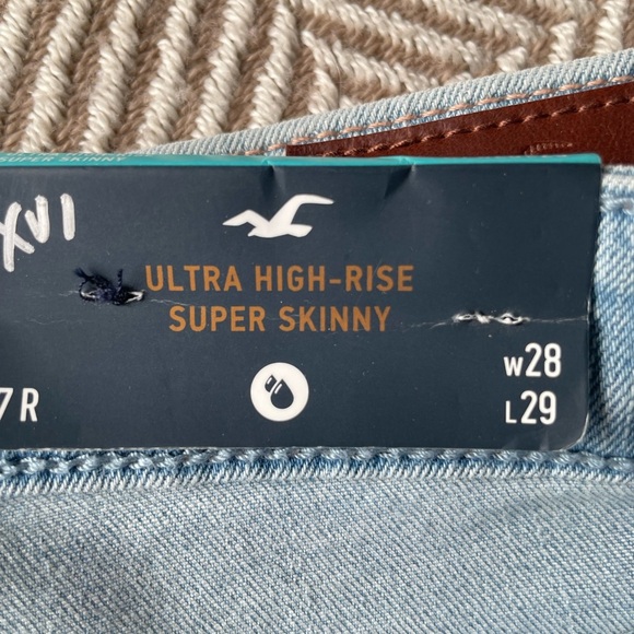 NWT - Hollister Super Skinny Light Wash Jeans - Picture 5 of 12